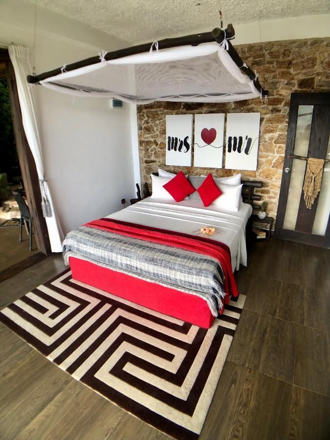 Romance In Ella Exterior photo