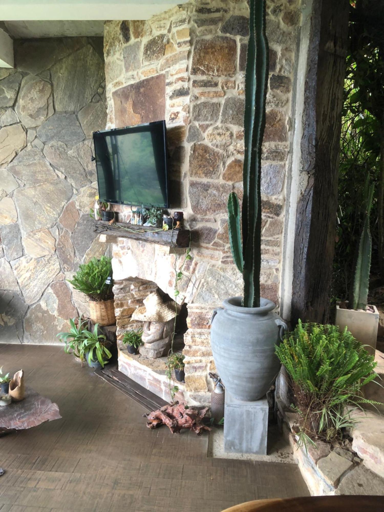 Romance In Ella Exterior photo